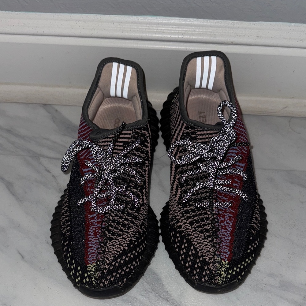 adidas Yeezy Boost 350 V2
Yecheil (Reflective)